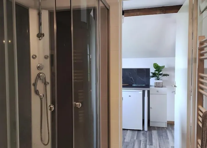 Equipe Au Sein D'une Fermette * Moncy