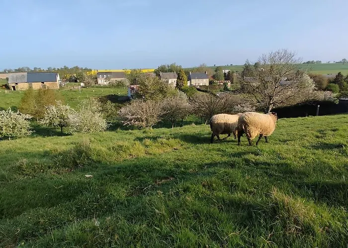 Equipe Au Sein D'une Fermette Apartment